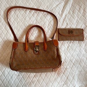 Dooney & Bourke cross body bag